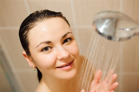 nackte frau im badezimmer|Nackte frauen im badezimmer Porno Videos .